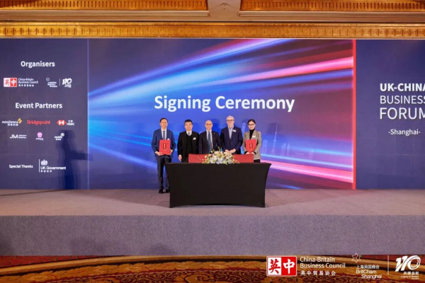 聯合出版集團參加英國首相訪華商務論壇，與培生集團簽署戰略合作協議